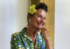 photo of Katrina Naomi in a green fifties dress and with a yellow flower in her hair