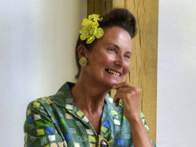 photo of Katrina Naomi in a green fifties dress and with a yellow flower in her hair